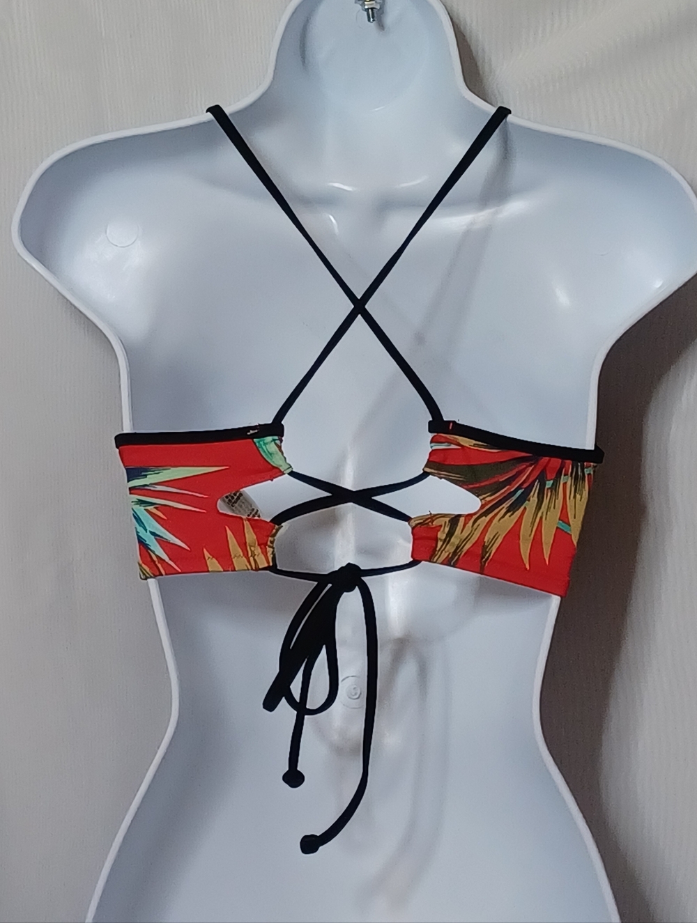 PINK Victoria's Secret Red Tropical Print Underwire Bikini Top. Size M - Picture 3 of 7